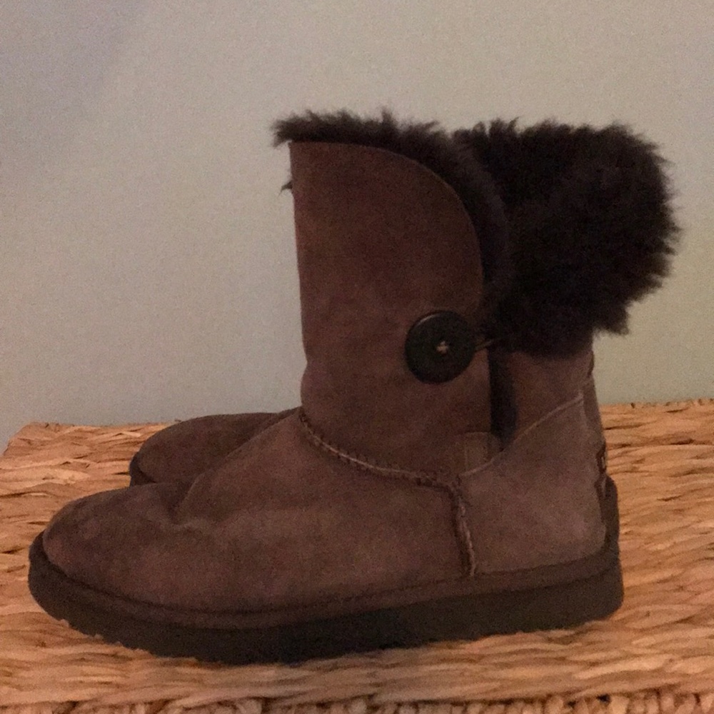 UGG short bailey button boot